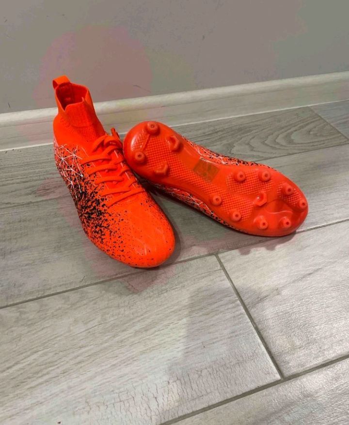 Chuteira de futebol
(Número de telefone falso para evitar burlas)