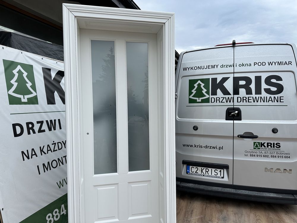 Drzwi drewniane lite sosnowe 900 OFERT z ościeżnicą kasetonową ozdobną
