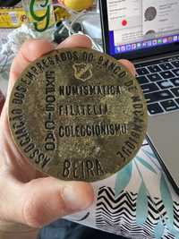 Medalha independencia de mocambique moeda pesada colecao
