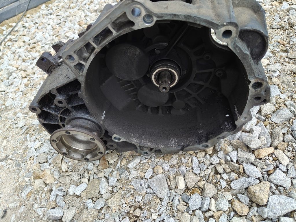 Skrzynia biegów volkswagen passat b6 Touran golf 5 HDU HDV