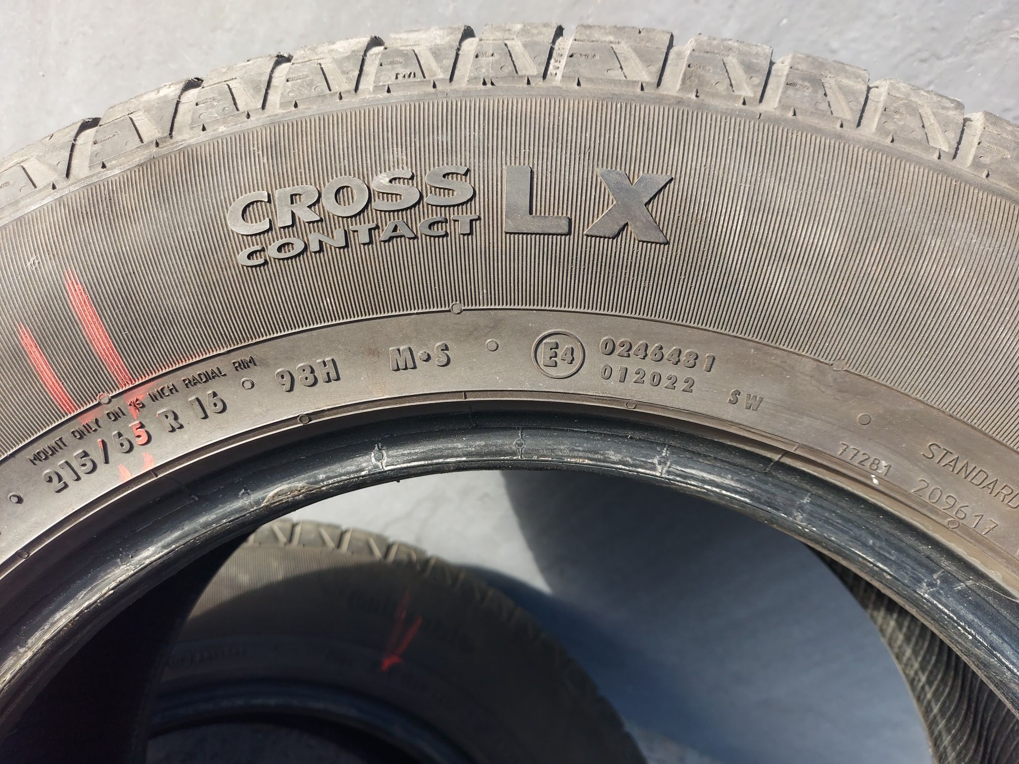 Шина Continental Cross Contakt LX R 16, протектор 5,5 ..