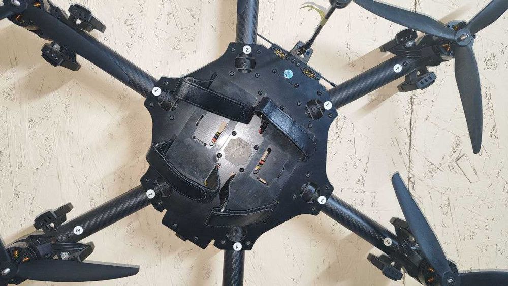 Гексокоптер FPV дрон з вантажопідйомністю до 6 кг/швидкістю до 120 км