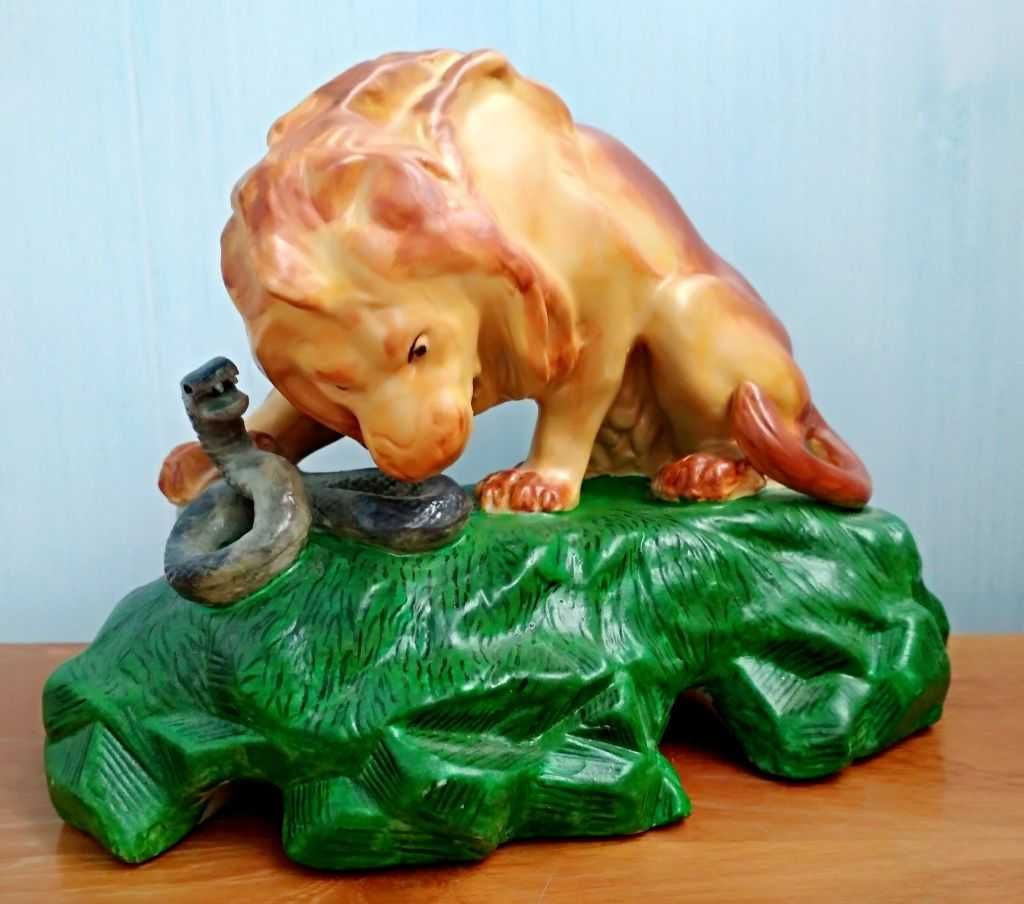 "ЛЕВ И ЗМЕЯ" красивая статуэтка  Старая "АРТЕЛЬ" фарфор