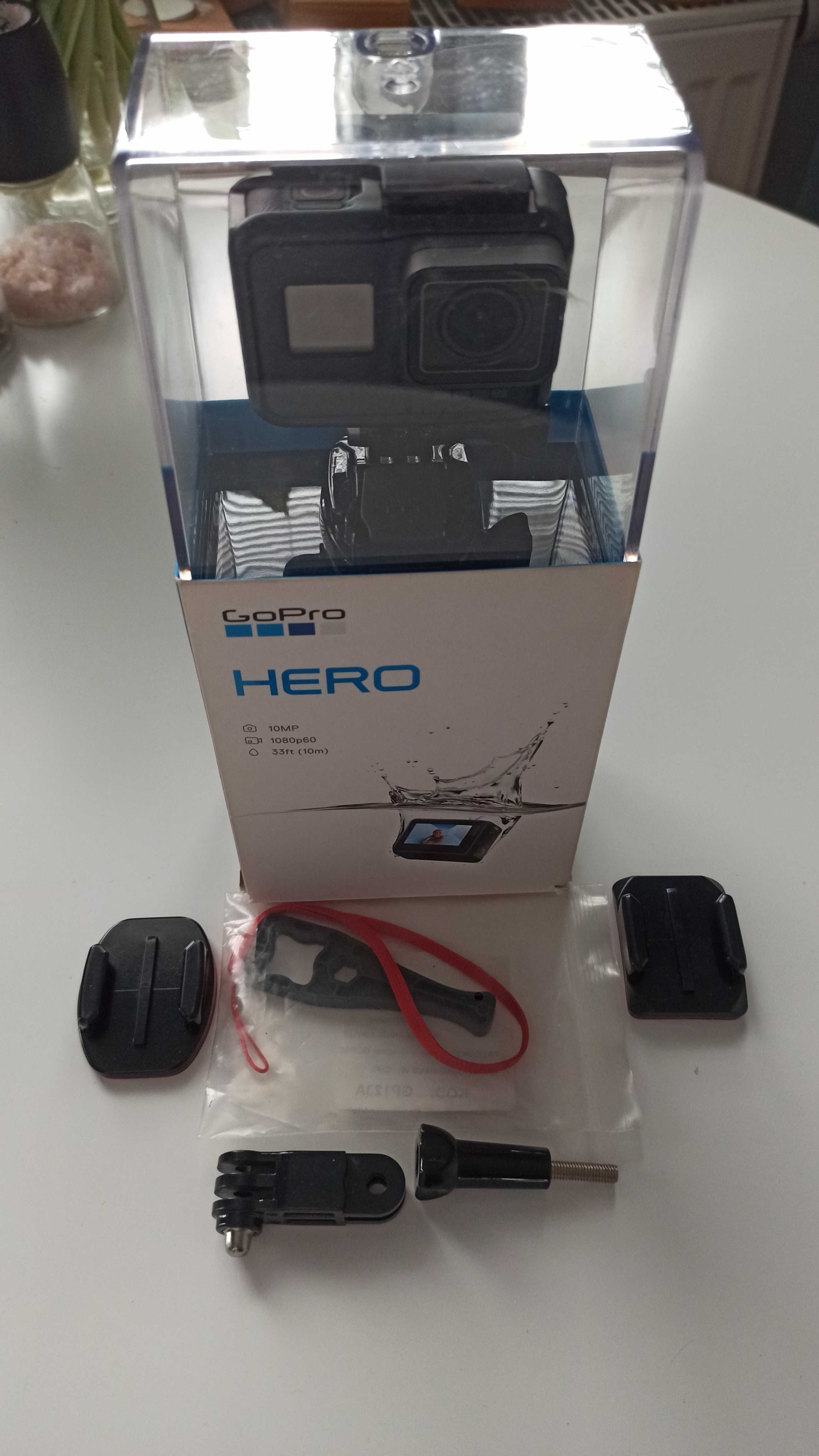 GoPro Hero (2018) + karta pamięci 16GB i akcesoria