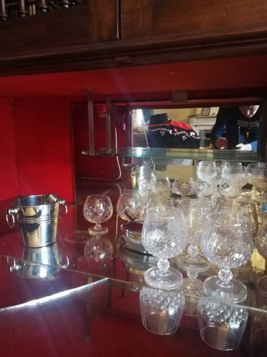 Armário esculpido madeira maciça estilo séc XVII