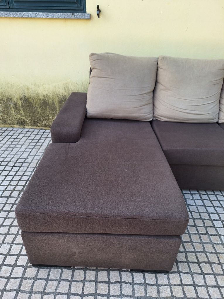 Sofá com chaise long reversível