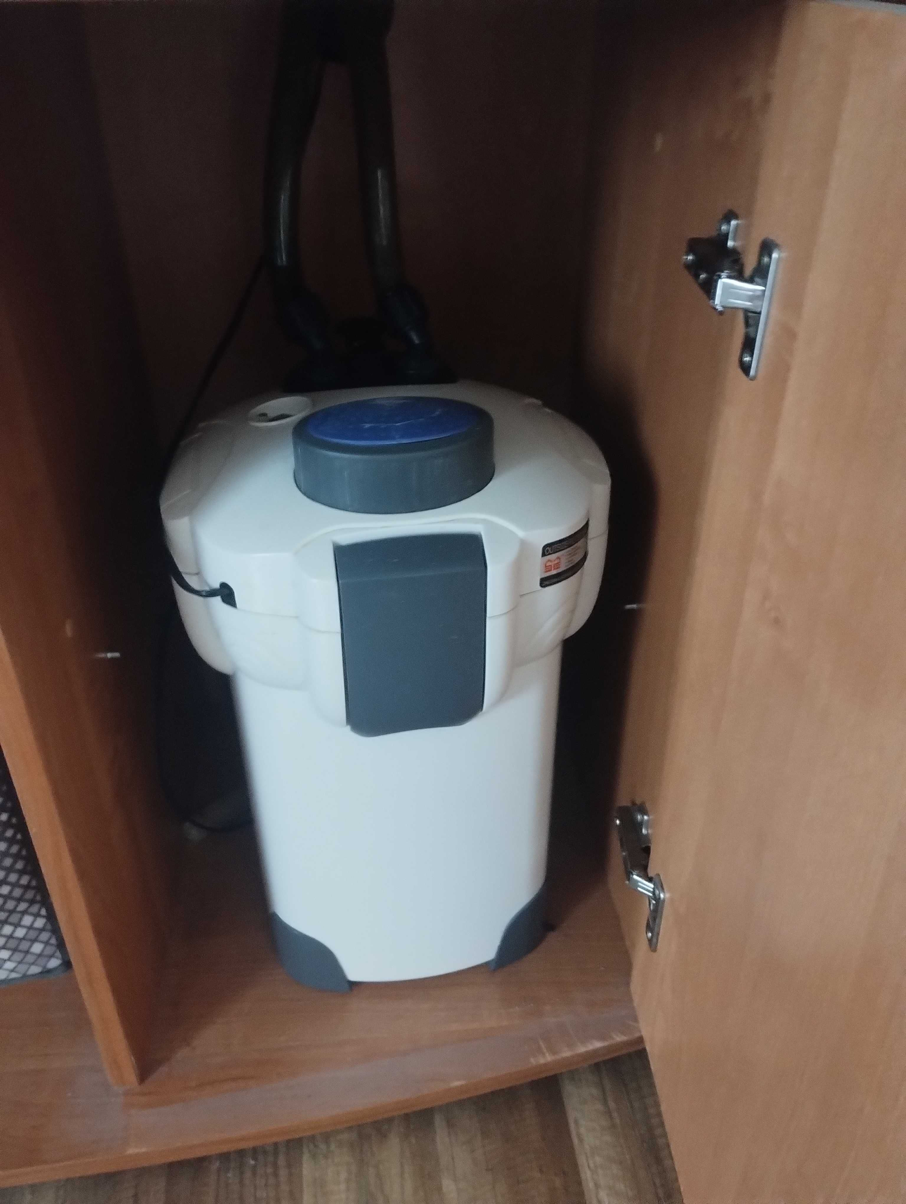 Sprzedam akwarium 450l z szafką i całym wyposażeniem.
