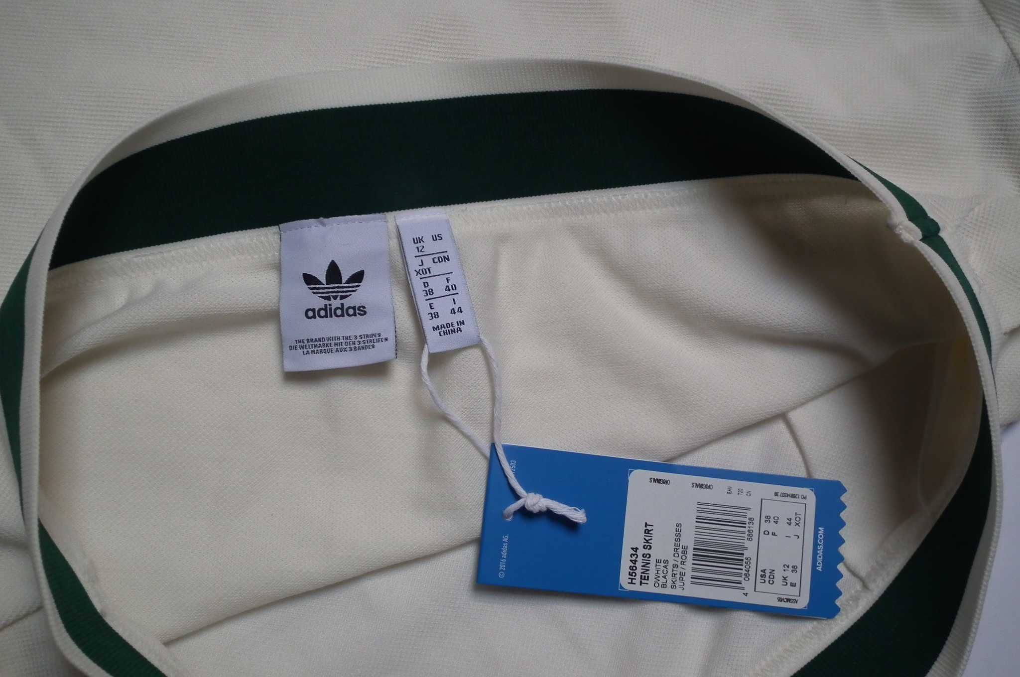 Saia de ténis Adidas Heritage H56434. Envio grátis.