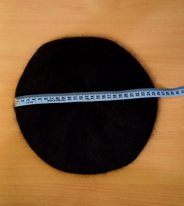 Берет ангора чорного кольору