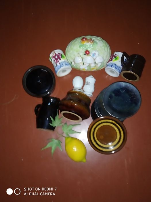 посуда разная..тарелки чашки...