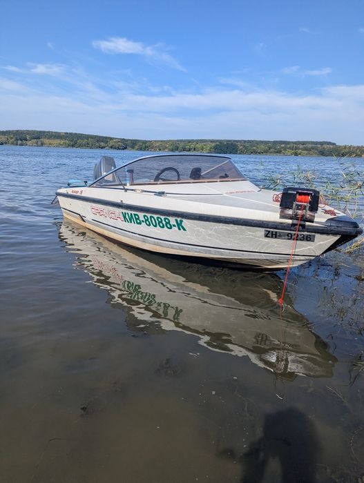 Продам Італійський пластиковий катер з мотором Suzuki