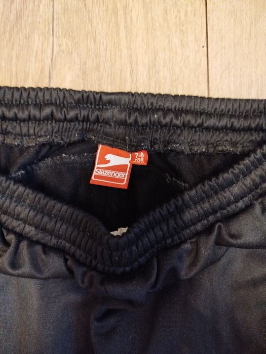 Spodnie dresowe na rozmiar 122/128 cm