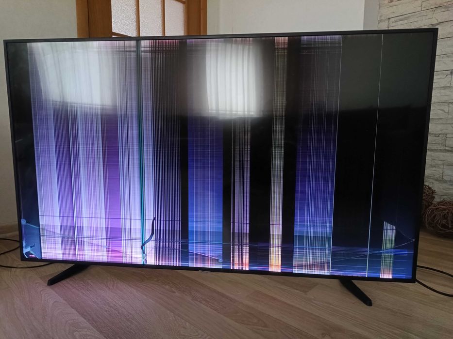 Телевізор Samsung 65" на запчастини (тріснула матриця)