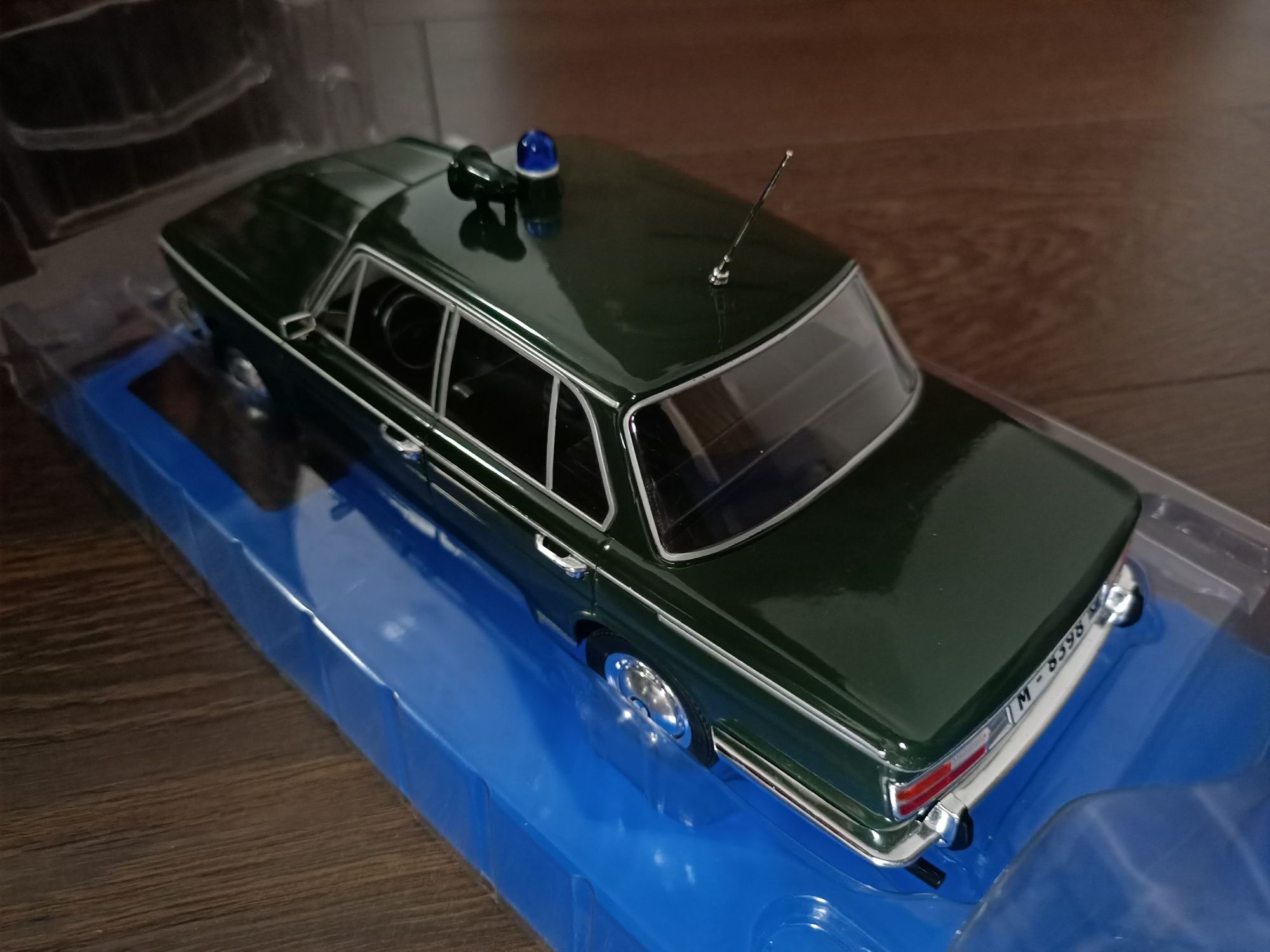 Model 1/18 MCG BMW 2000ti typ 120 polizei  1:18