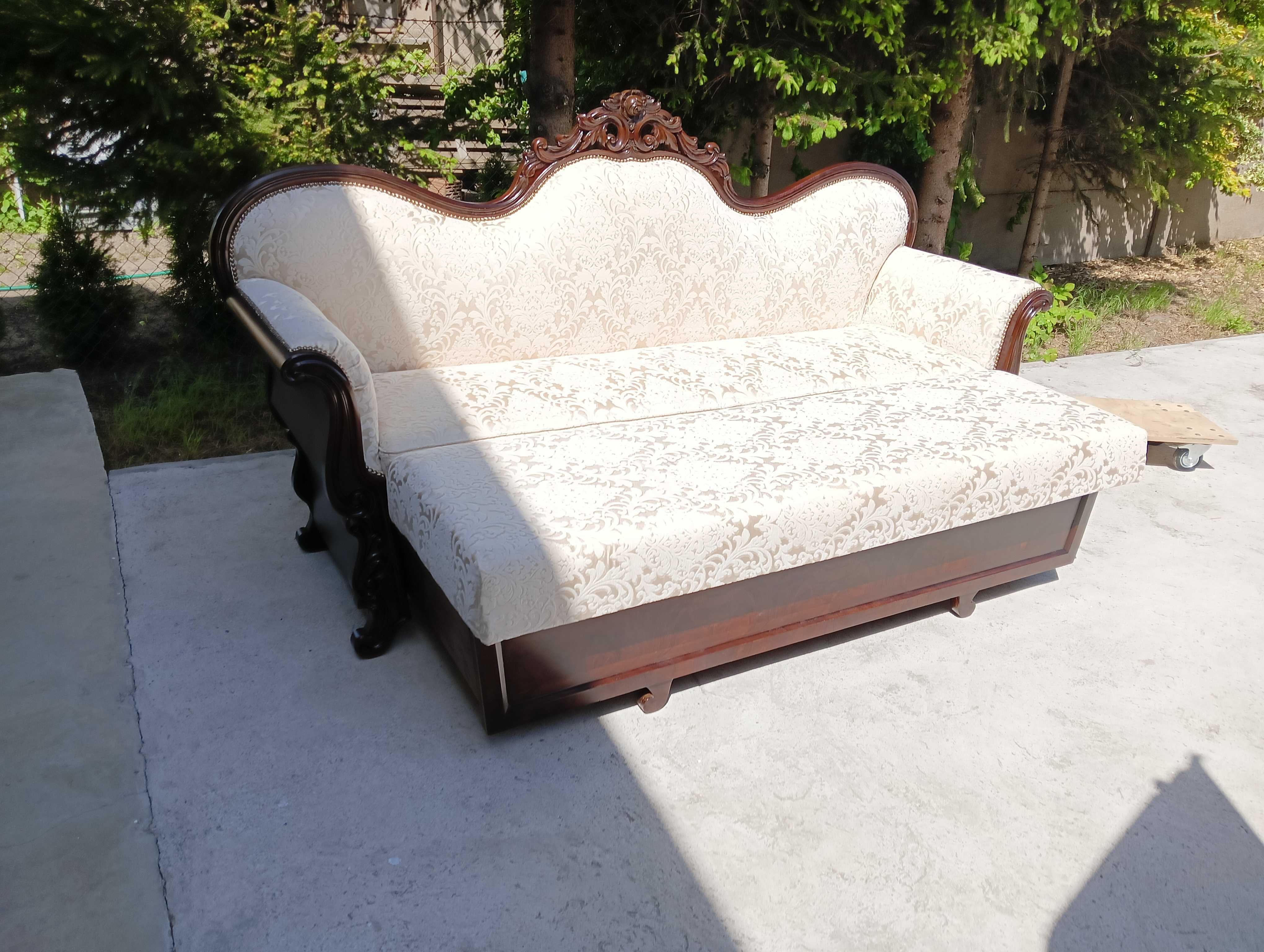 Knapa sofa antyczna Biedermeier z funkcją spania po renowacji