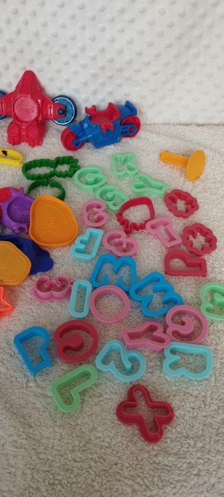Duży zestaw foremek Play-Doh, ponad 56 elementów