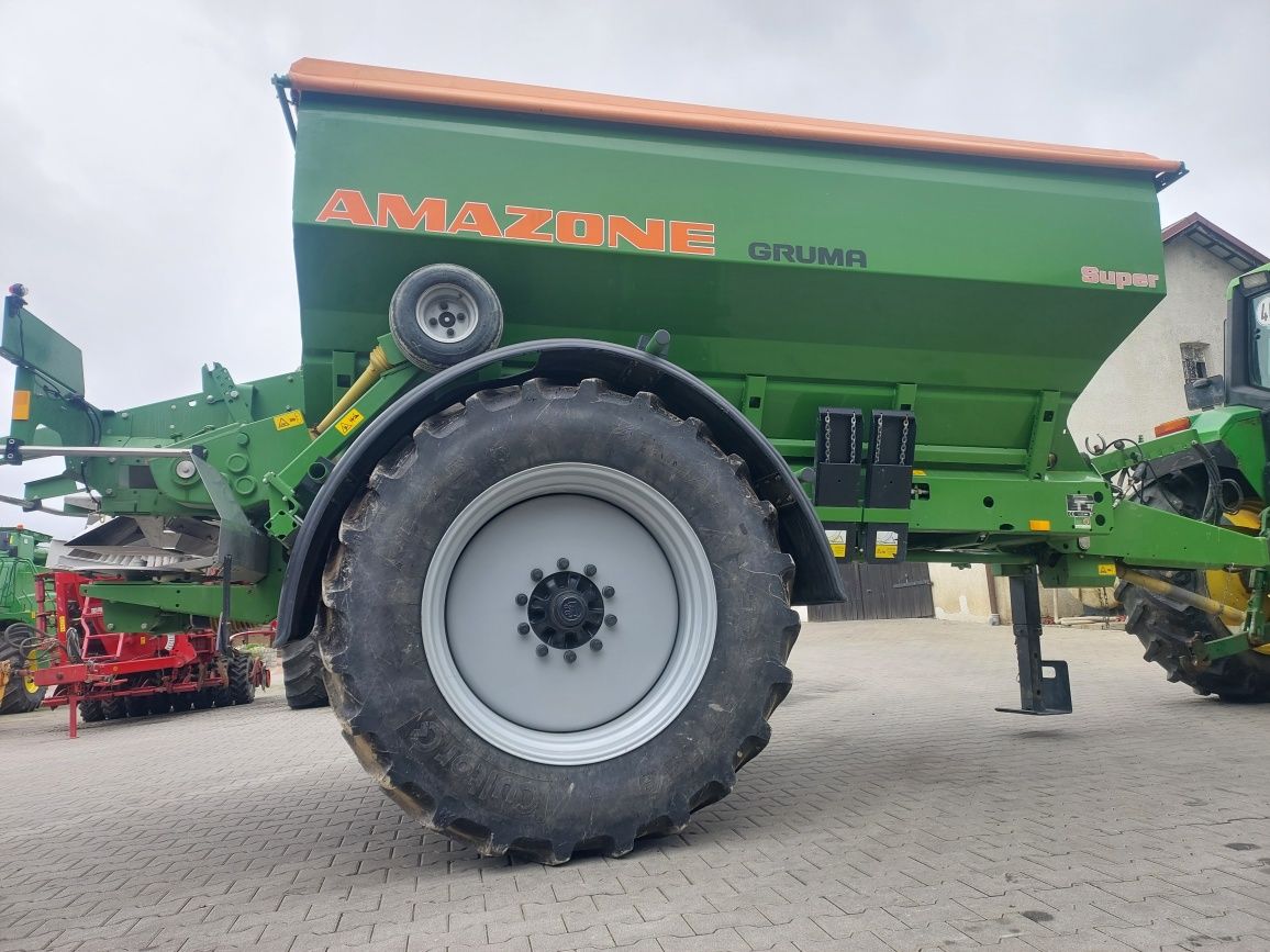 Rozsiewacz wapna I nawozu amazone zgb 8200