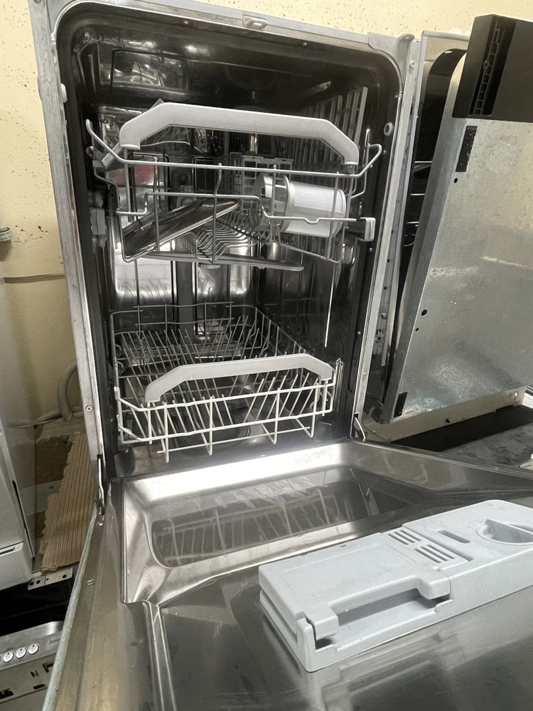 Посудомийна машина  Hotpoint Ariston 45 см