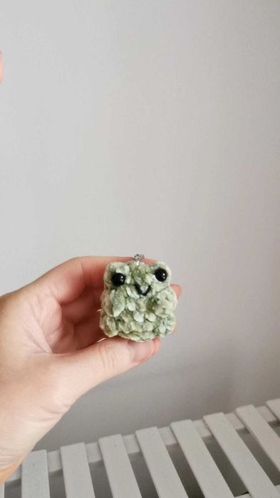 Żabka na szydełku, breloczek handmade