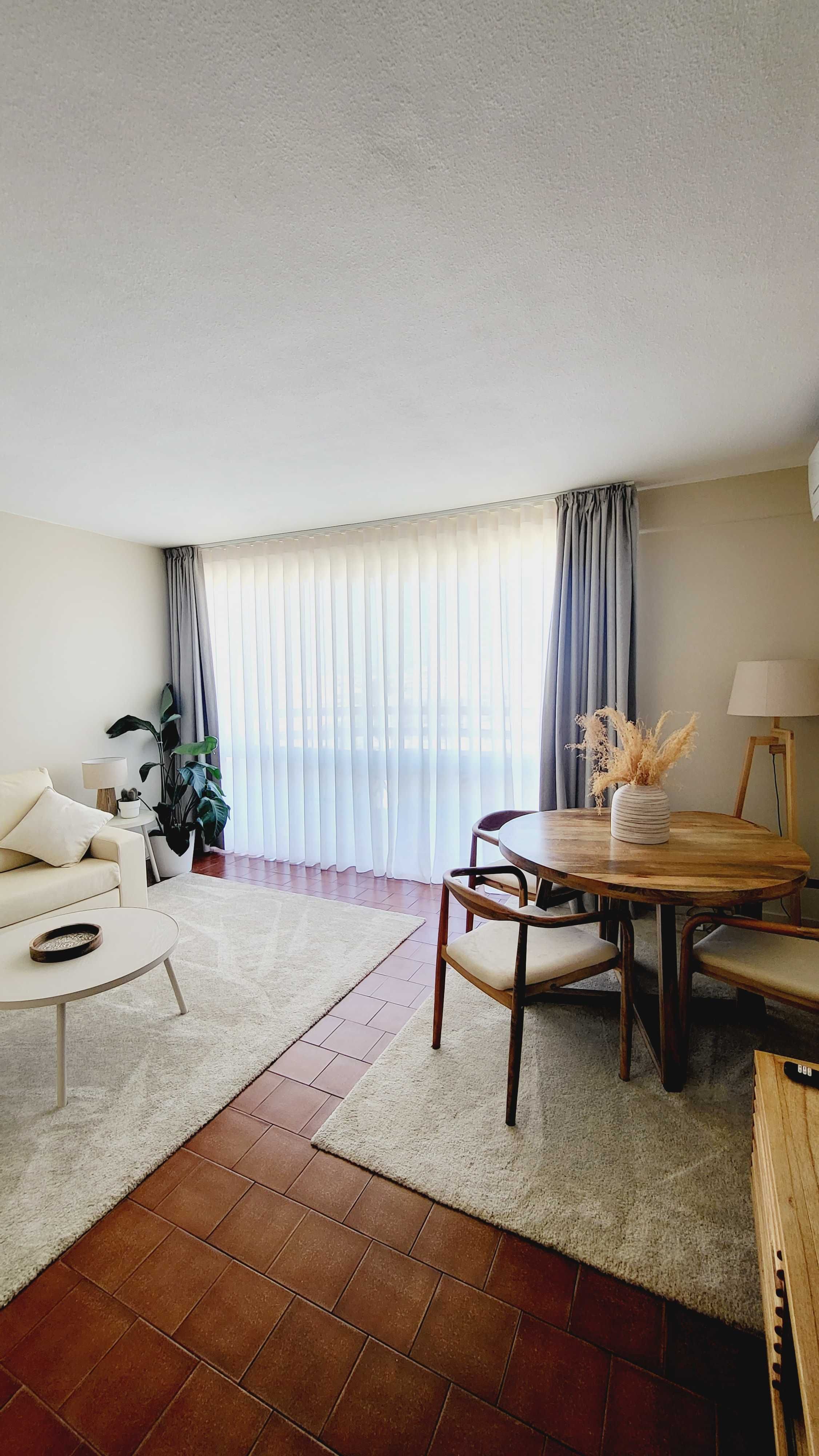 Apartamento T1 Renovado na Praia da Rocha – Portimão