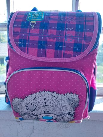 Шкільний рюкзак для дівчинки.
