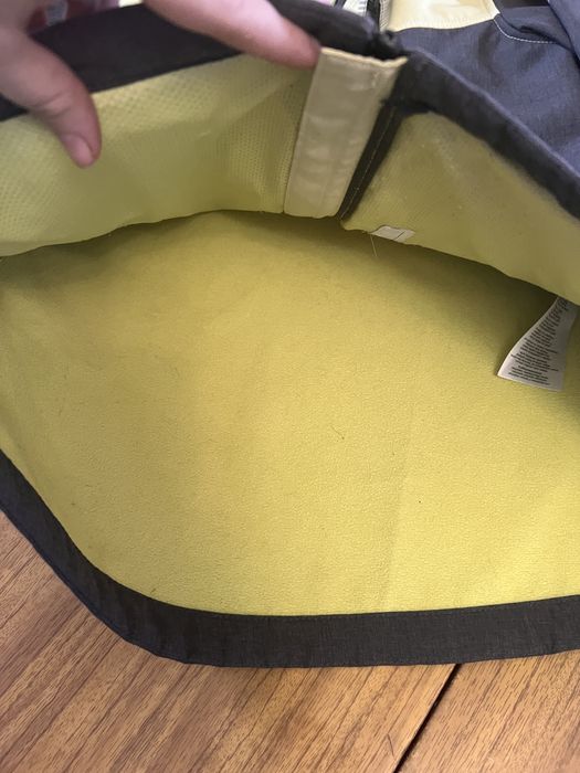 Фірмова куртка ветровка