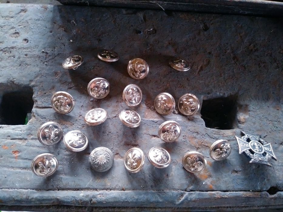 Stare guziki + orzełek + order