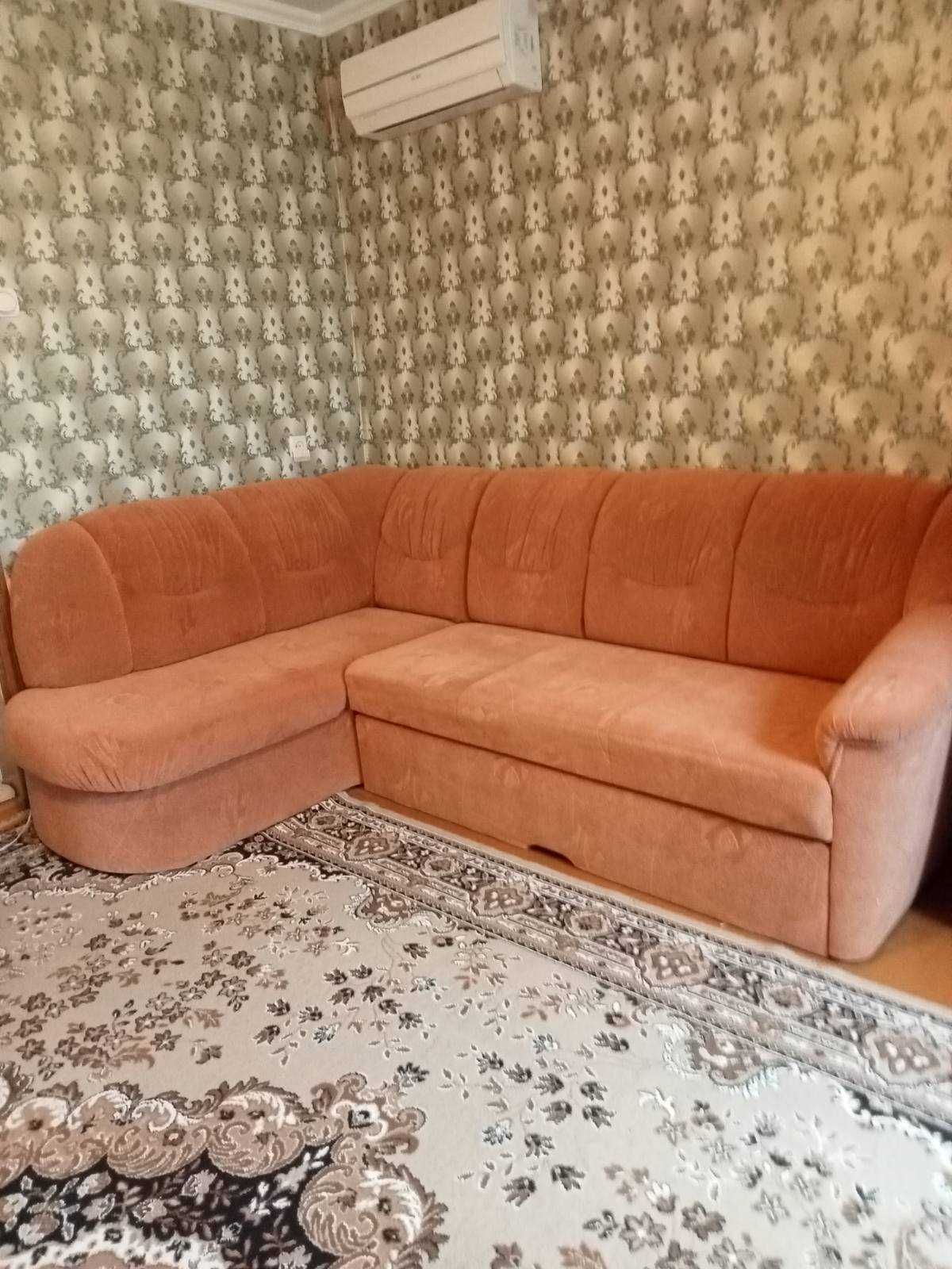 Продам угловой диван для гостинной