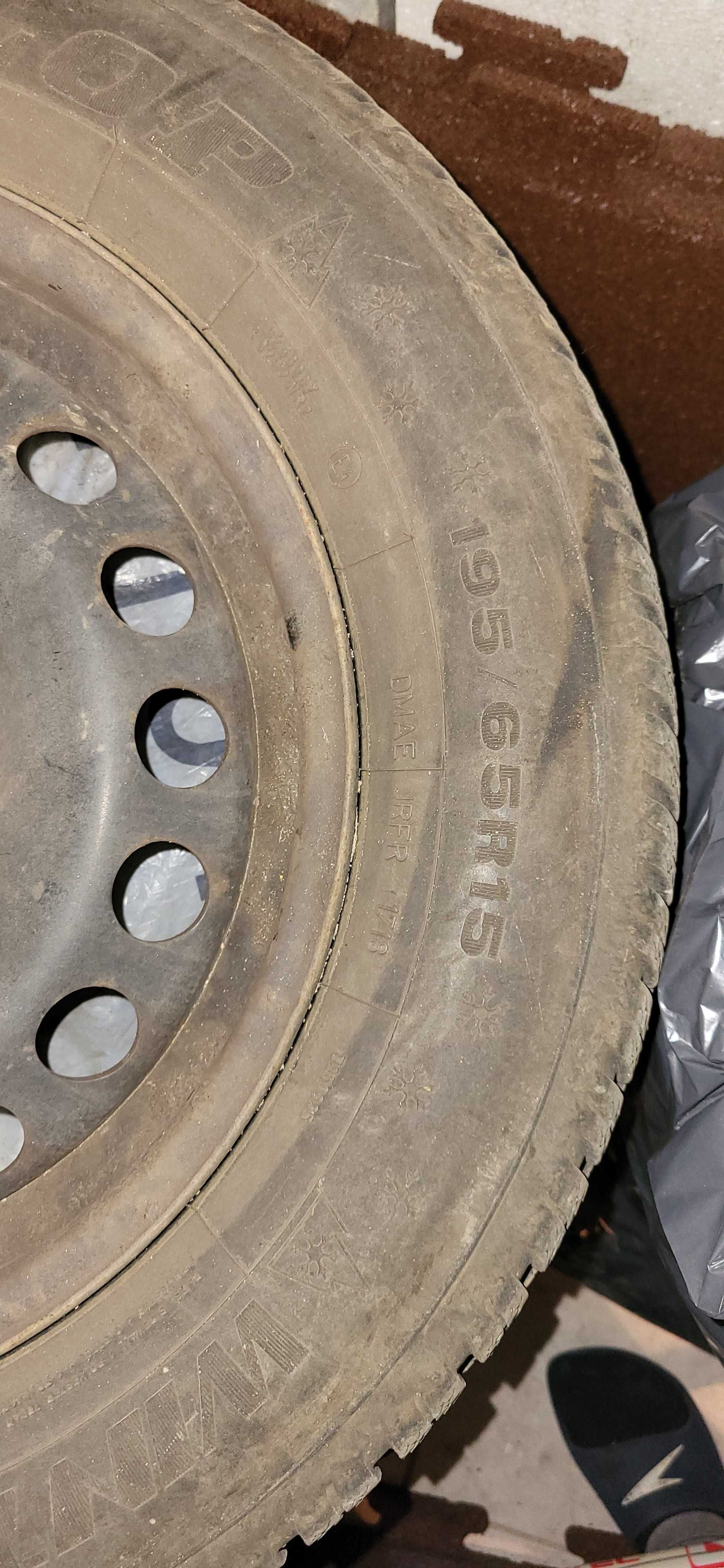 4x Opony 195/65R15 DUNLOP WINTER RESPONSE 2 + felgi stalowe - Golf VII