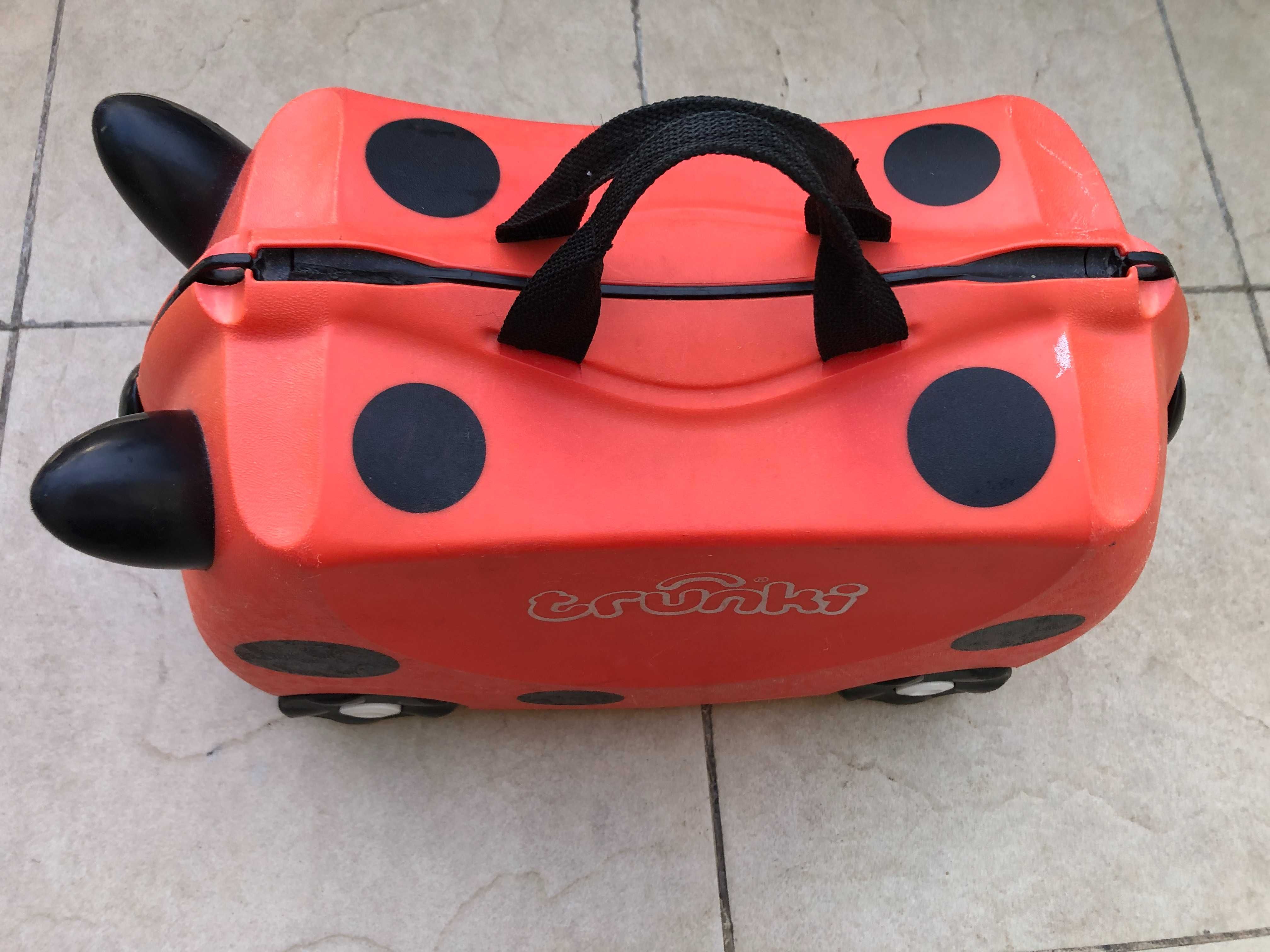 Walizeczka marki TRUNKI, jeździk dla dzieci, Biedronka.