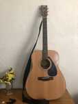 Acoustic guitar yamaha fgx370 .