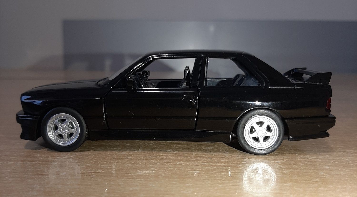 BMW M3 E30  1:36