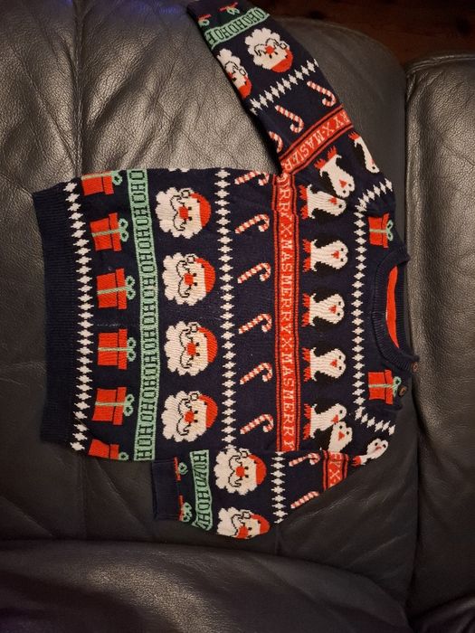 Świąteczny sweterek dla chłopca marki H&M rozmiar 74
