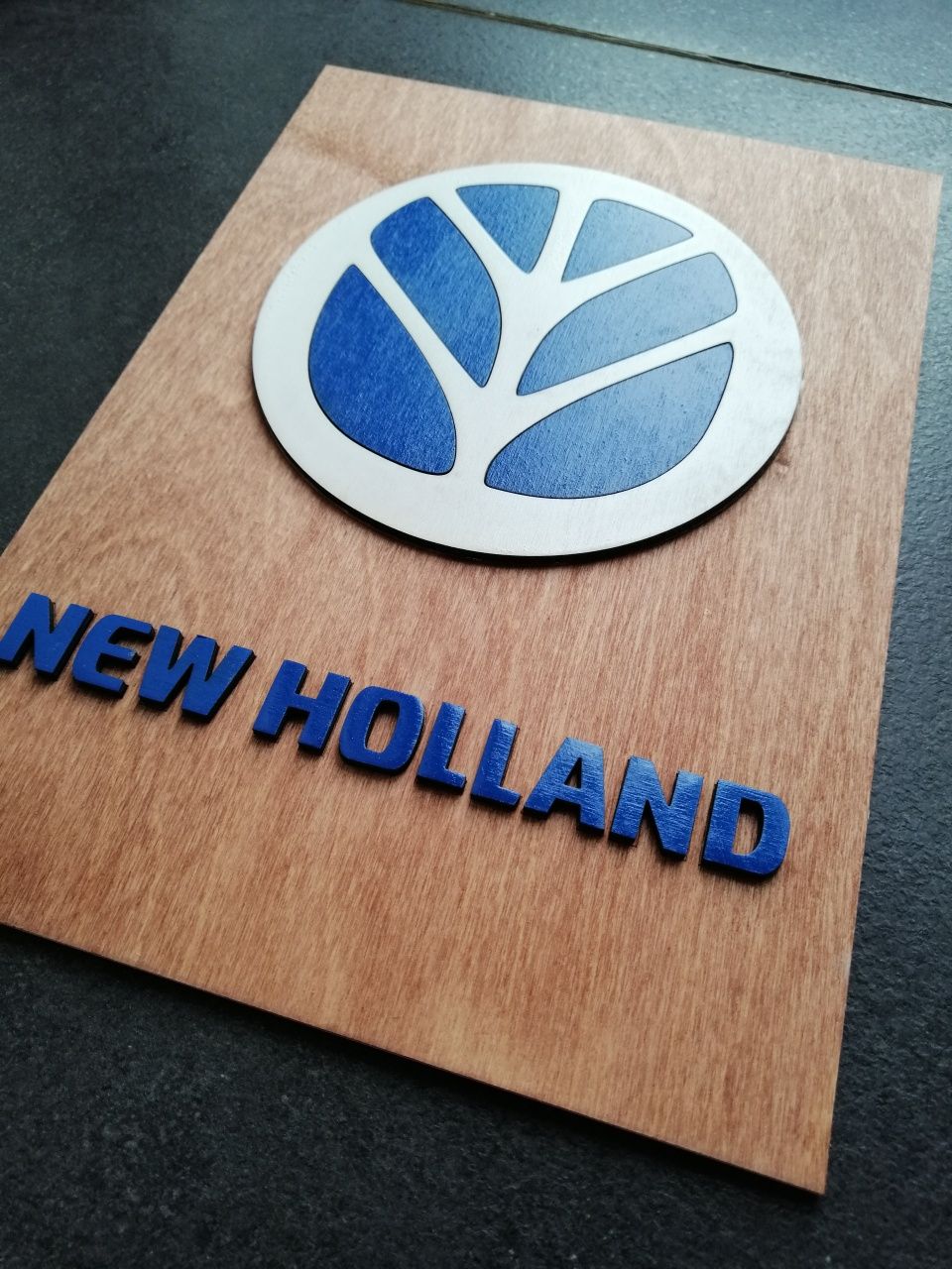 Logo New Holland 3D A4