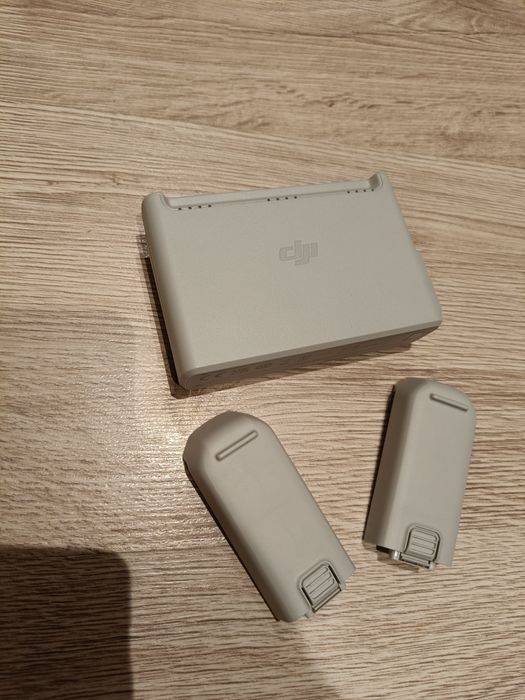 DJI Neo dwie baterie oraz hub do ładowania stan wzorowy