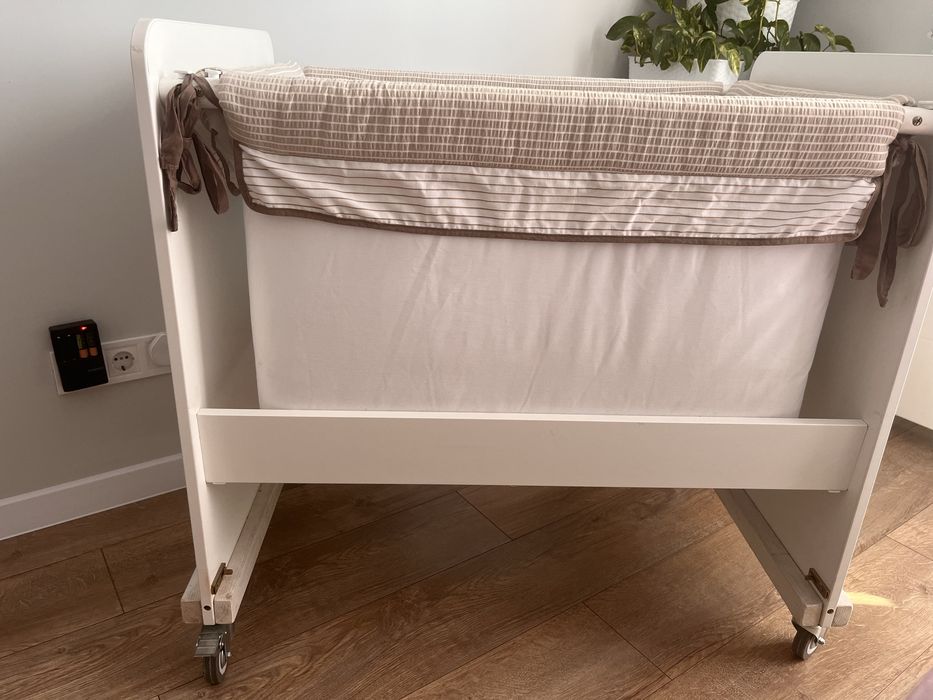 Колиска , дитяче ліжечко