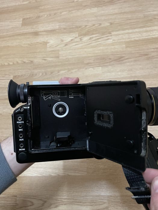 Продам кінокамеру Canon 814 XLs