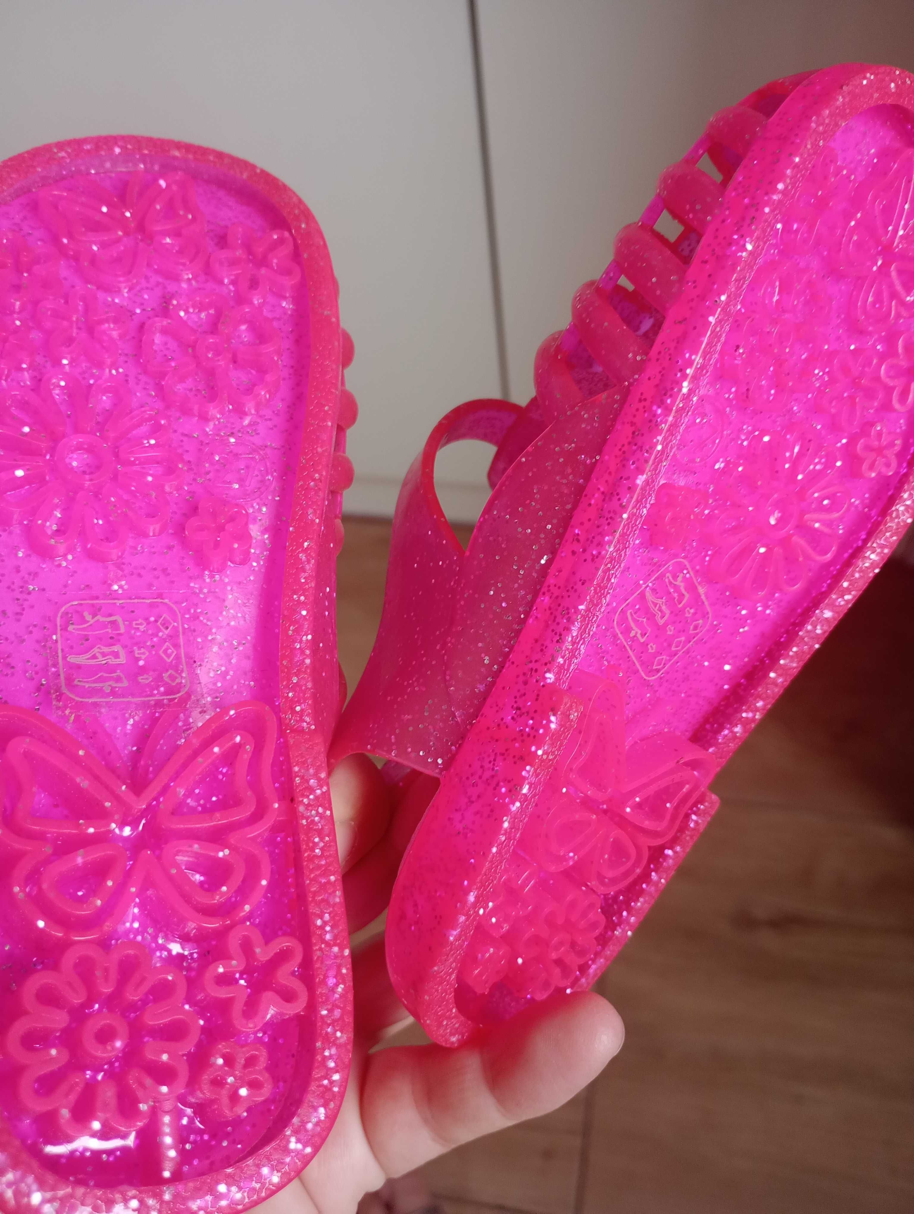 Plastikowe miękkie buciki róż i brokat Smyk 27