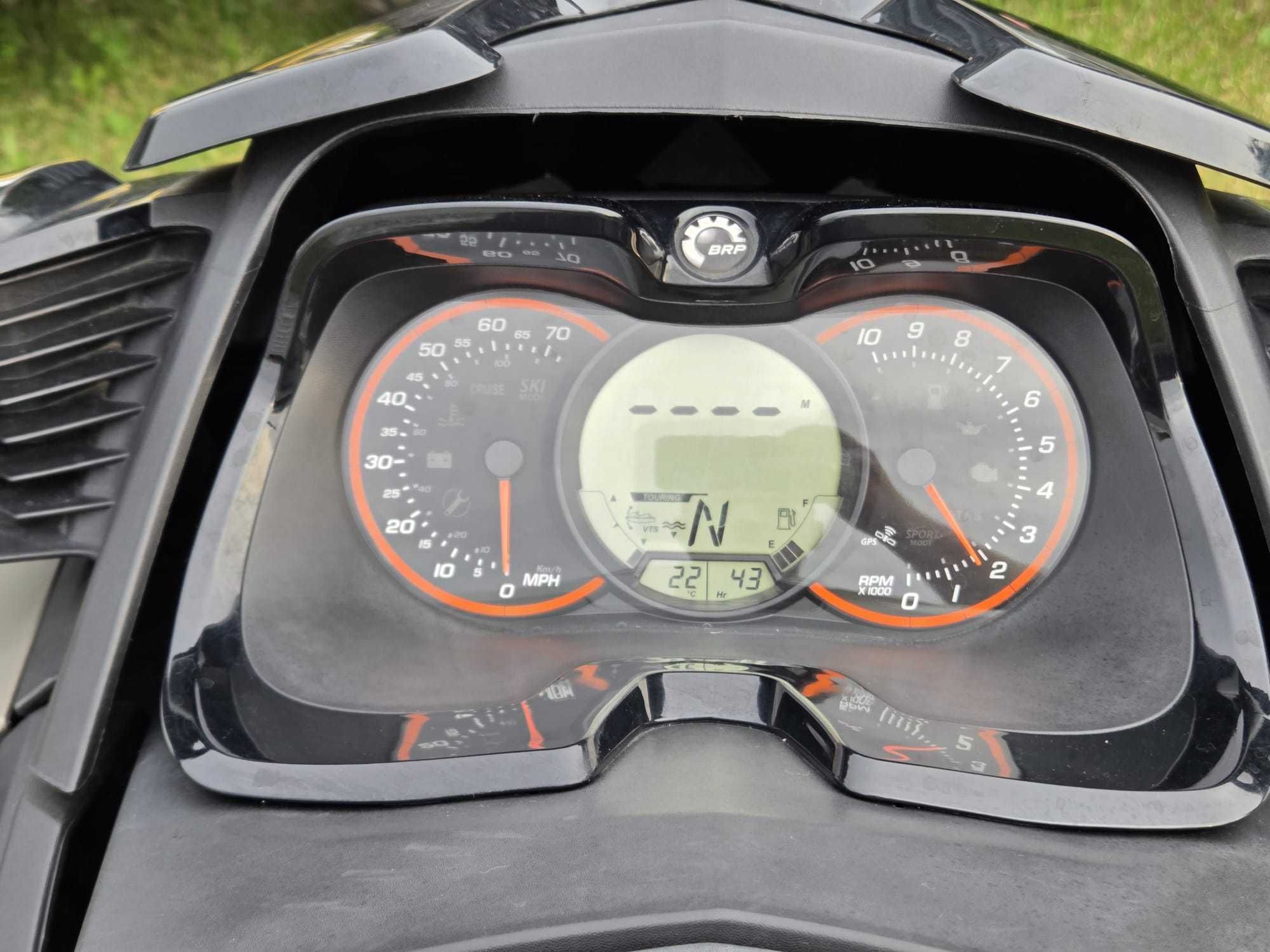 Skuter wodny SEA DOO GTX 300 LIMITED 43 mth  + PRZYCZEPKA