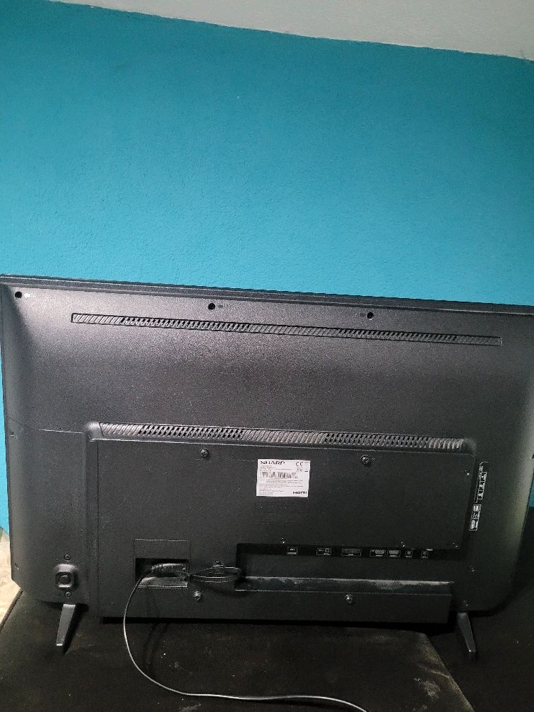 Telewizor marki Sharp LC-32HI3422E