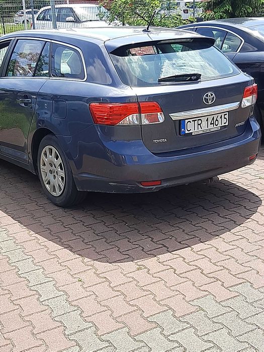 Sprzedam Toyotę Avensis T27