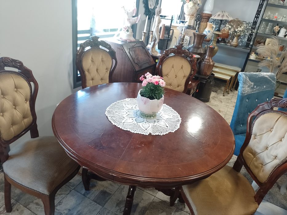 Stół rozkładany+cztery krzesła