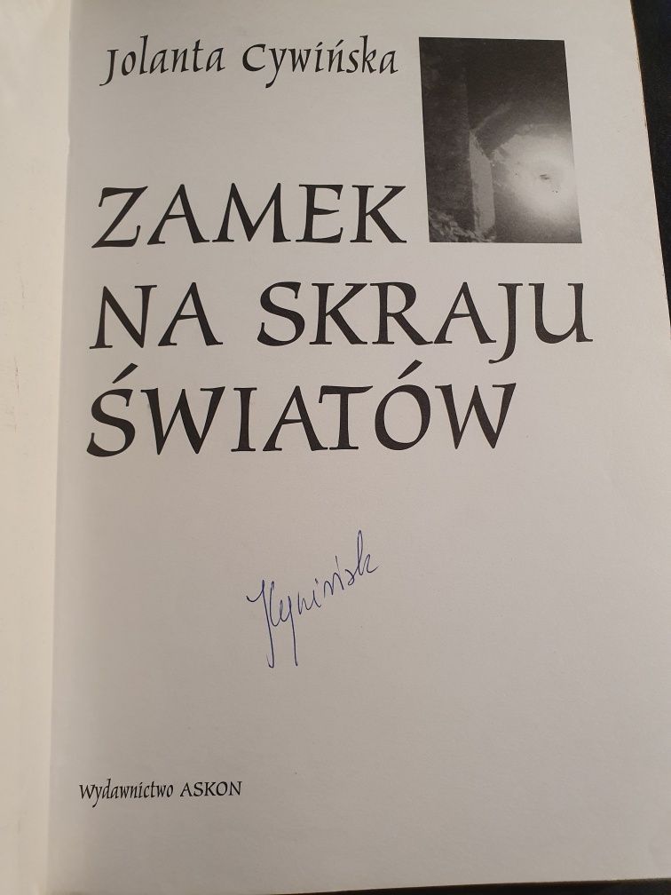 Książka "Zamek na skraju światów" Jolanta Cywińska mroczna literatura
