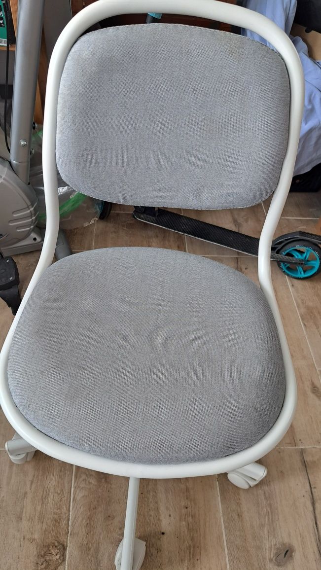 Krzeslo obrotowe dzieciece Ikea