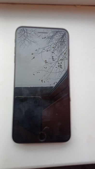 Продам айфон  7+ на 128гб
