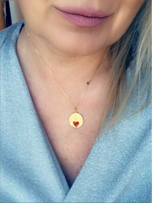 Wisiorek zawieszka krzyż czerwone serce kolor złoty