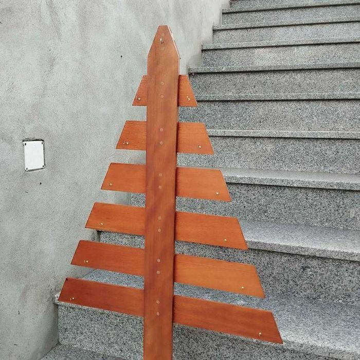 Árvore De Natal Em Madeira