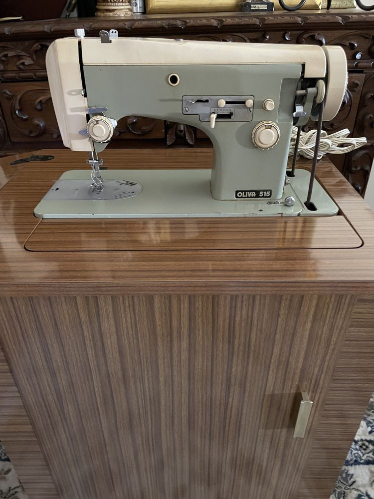 Máquina de costura Oliva 515