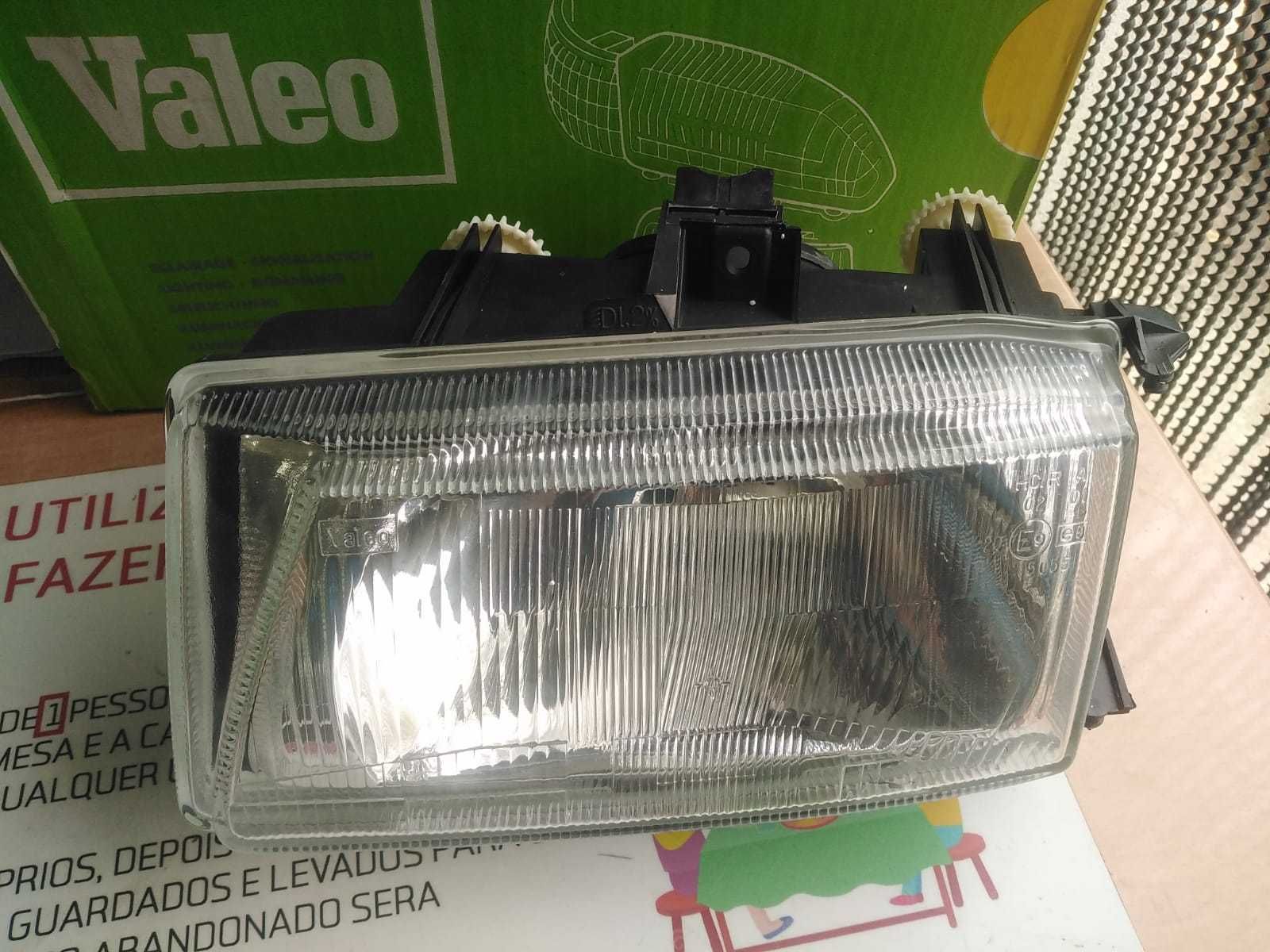 Farol Esquerdo Seat Ibiza/ Cordoba de 1993 Novo