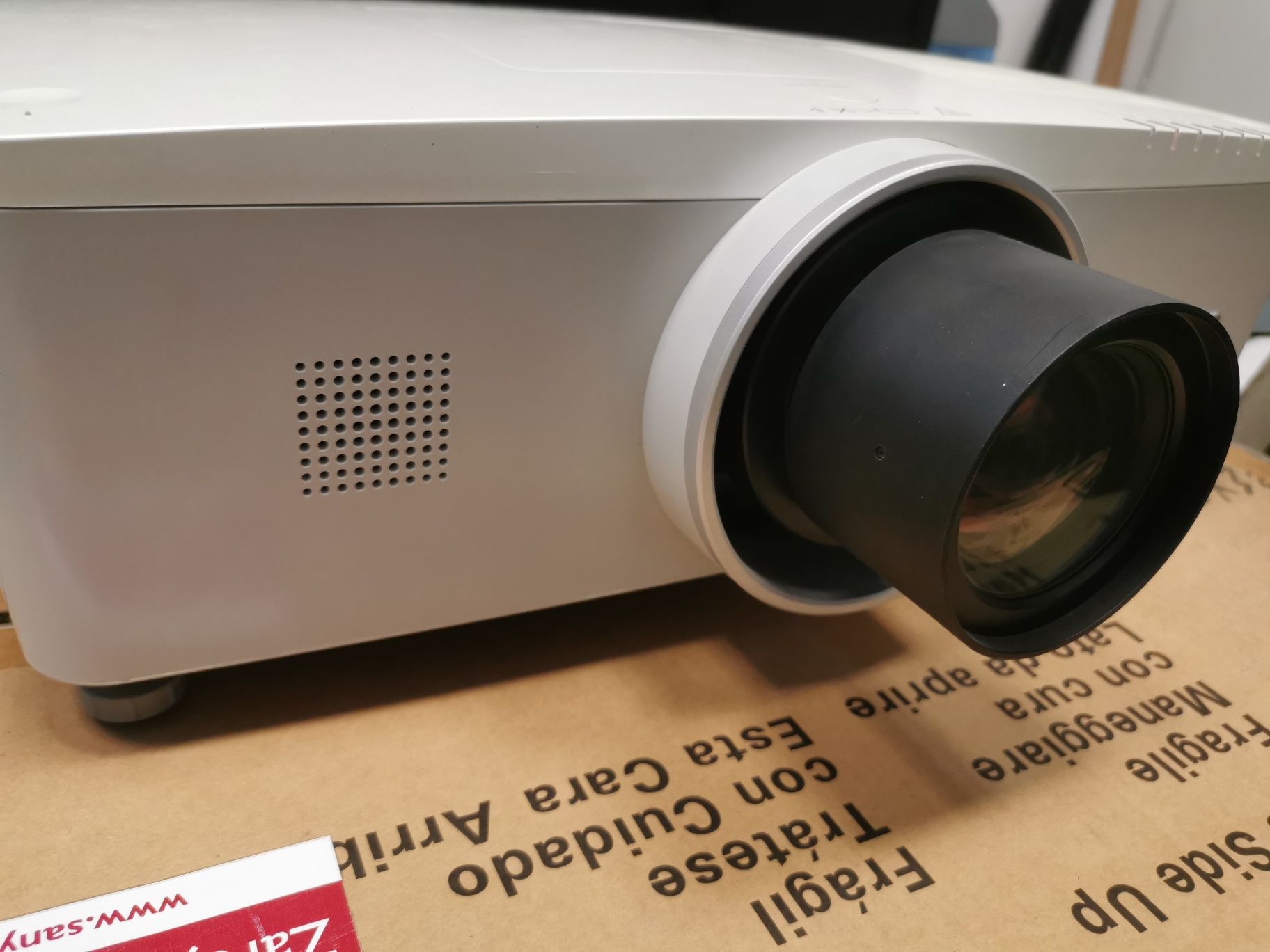 Projektor LCD Sanyo PLC-XM100L biały - do naprawy / na części